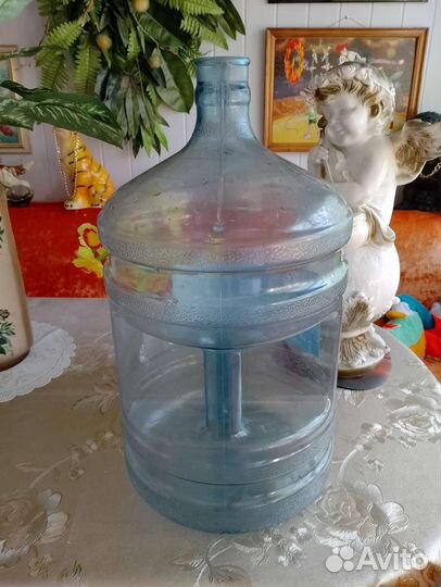 Бутыль 19 литров с ручкой есть и помпа