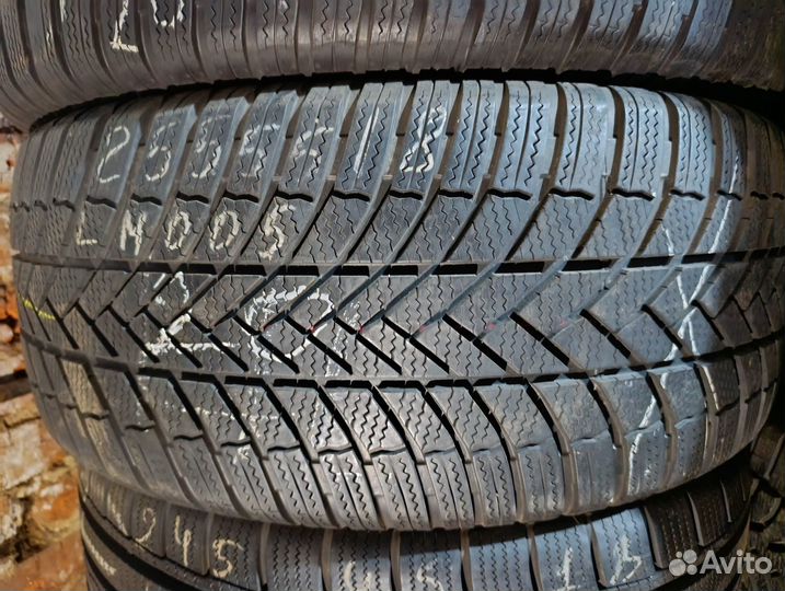 Bridgestone Blizzak LM-005 255/55 R18