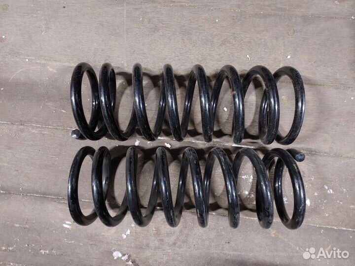 Пружины задние Mercedes W123