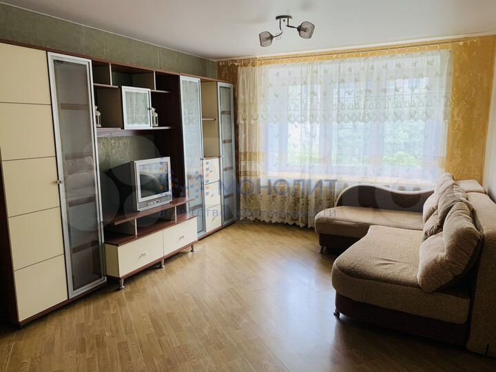 Комната 19,3 м² в > 9-к., 2/4 эт.