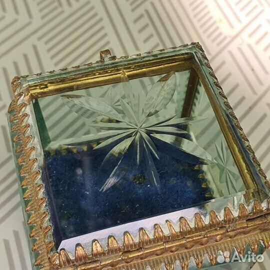 Царская Шкатулка старинная, стекло, латунь, бархат