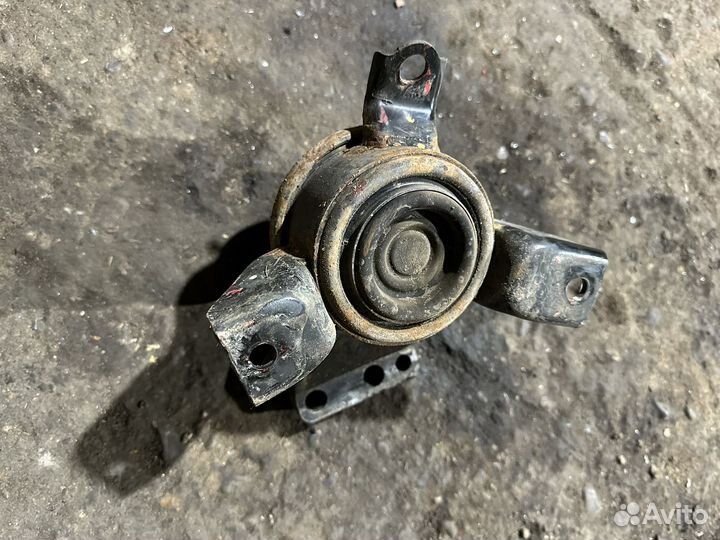 Опора двигателя правая Hyundai I20