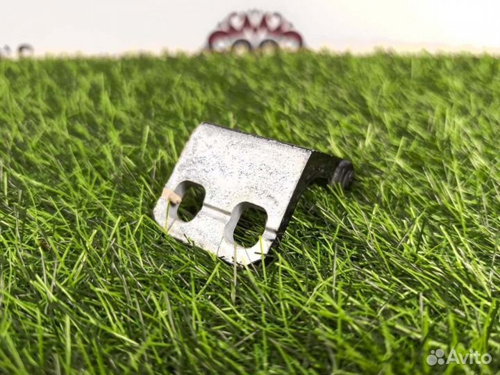 Петля двери Maserati Levante 3.0 diesel 2022