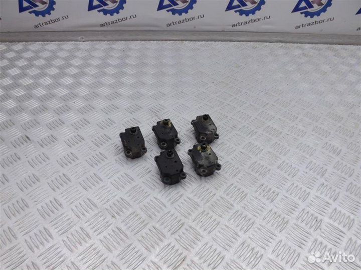 Моторчик заслонки печки Ford Focus 2 1.6 shdb