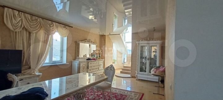 Дом 216 м² на участке 7 сот.