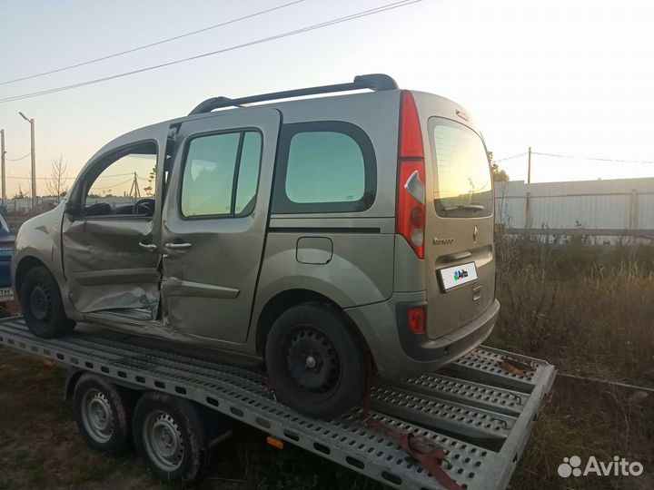 Renault Kangoo 1.6 МТ, 2011, битый, 300 000 км