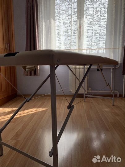 Кушетка для массажа с вырезом