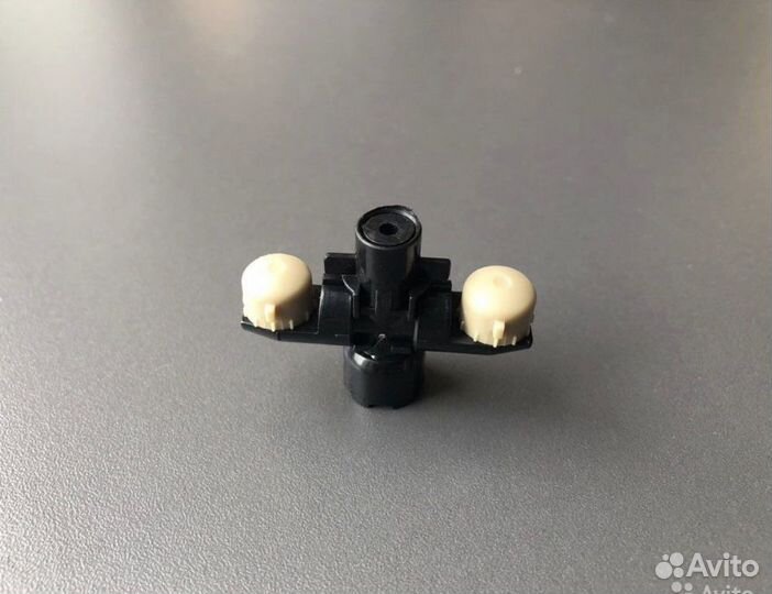 Крепёж форсунки крышки омывателя фар Subaru Mazda