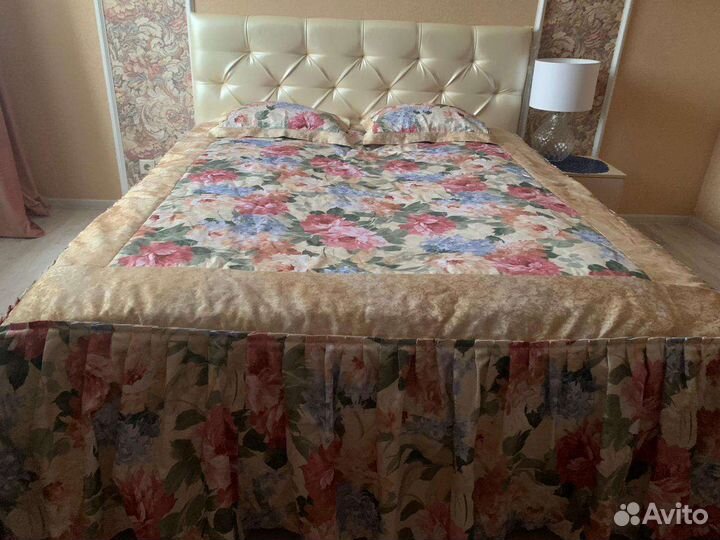 Покрывало на 2 х спал. кровать, наволочки, шторы