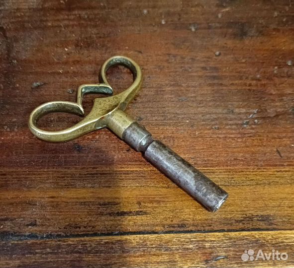 Старинные настенные антикварные часы с боем