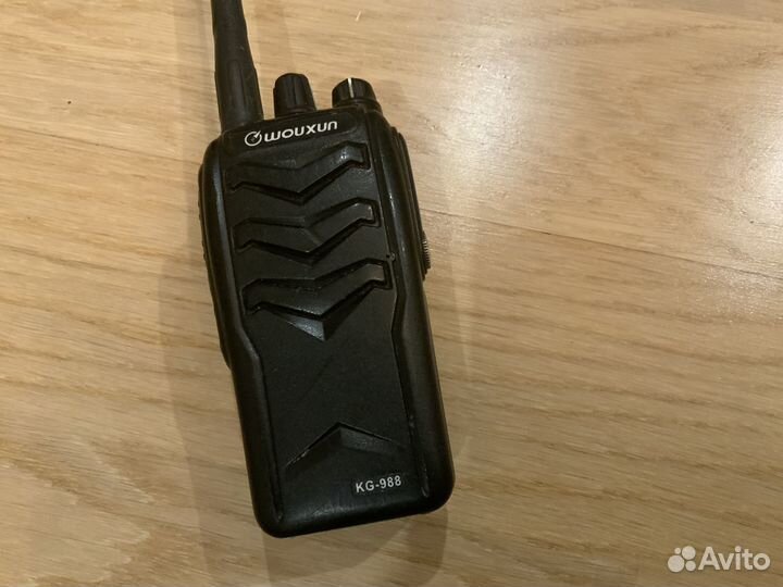Портативная радиостанция Wouxun KG-988 U 6/4/1 Вт