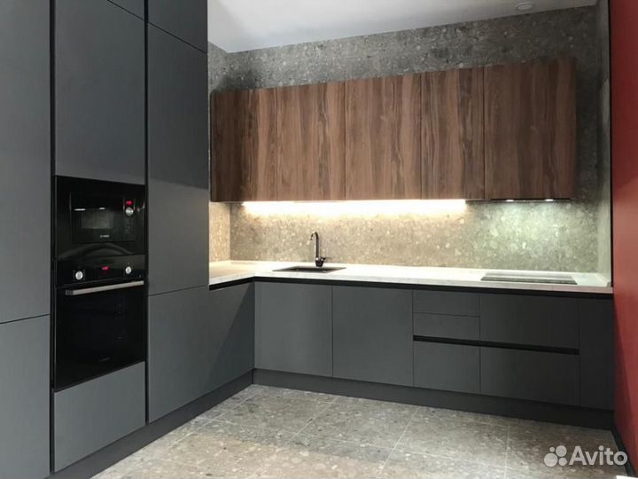 Кухня на заказ с доводчиками