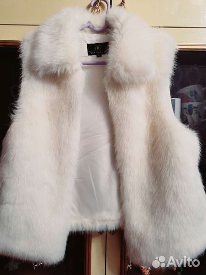 Меховая жилетка