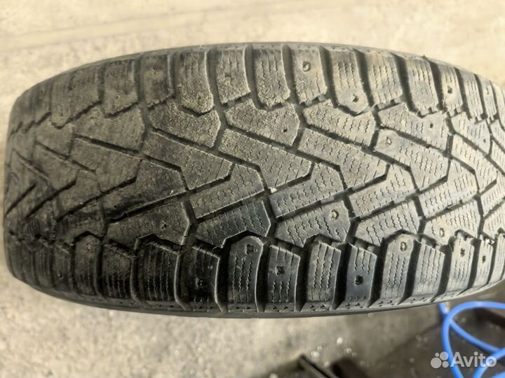 Pirelli Carrier 215/55 R17 98