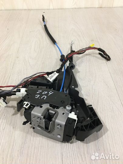 Замок двери задний правый Mercedes Benz C200 W204