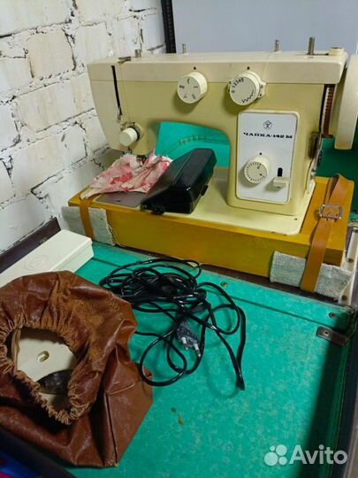 Электрическая Швейная машинка чайка 142 М