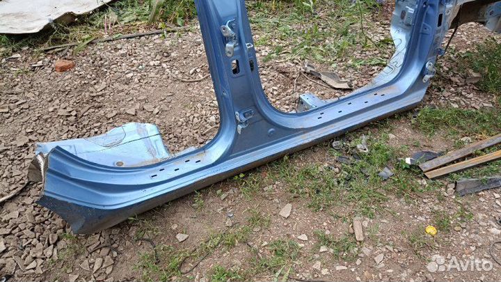 Порог со средней стойкой правый Hyundai I30