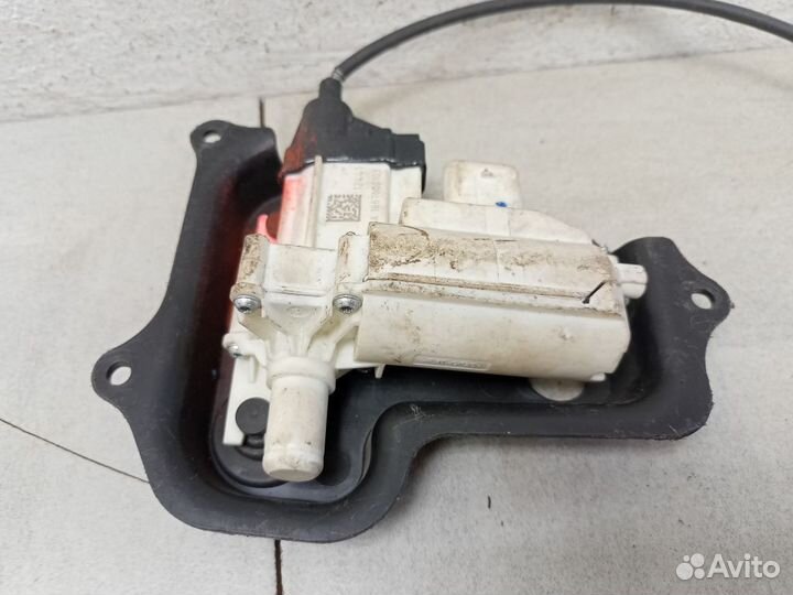 Доводчик двери передней левой