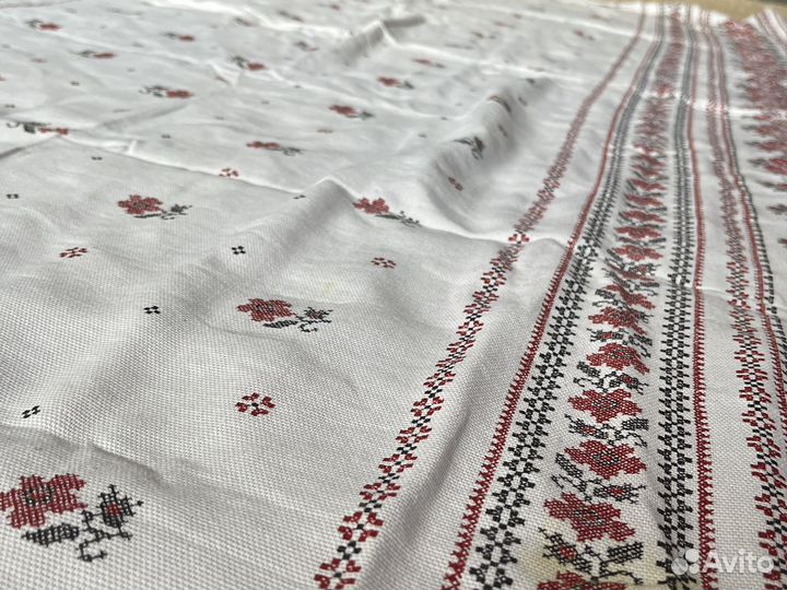 Большая скатерть с вышивкой