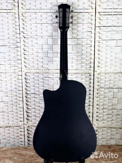 Гитара шестиструнная