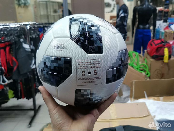 Футбольный мяч adidas telstar