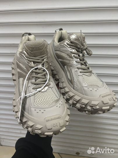 Balenciaga defender
