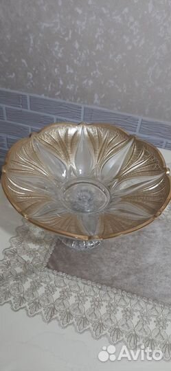 Ваза для фруктов на ножке