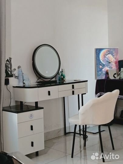 Туалетный столик. Консольный столик