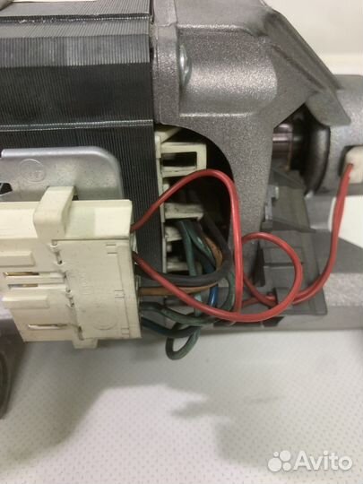 Двигататель стиральной машины Аристон