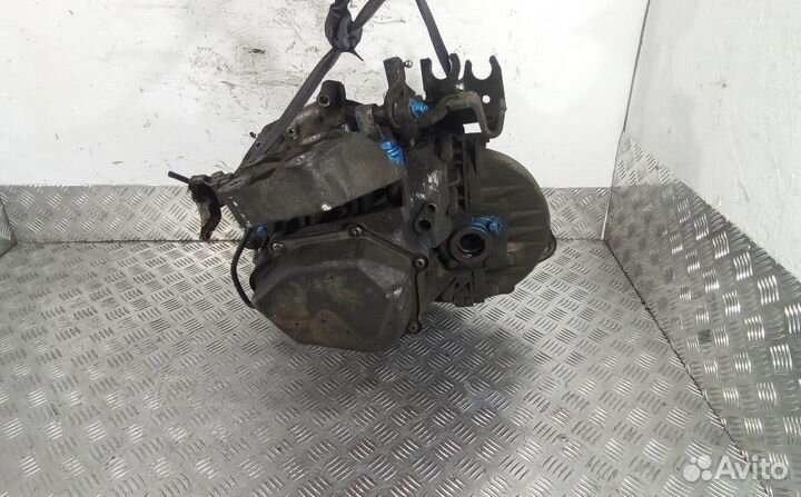 МКПП (механическая коробка переключения передач) F