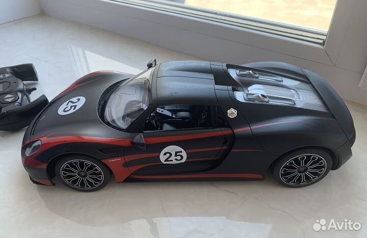 Машина на пульте управления Porsche