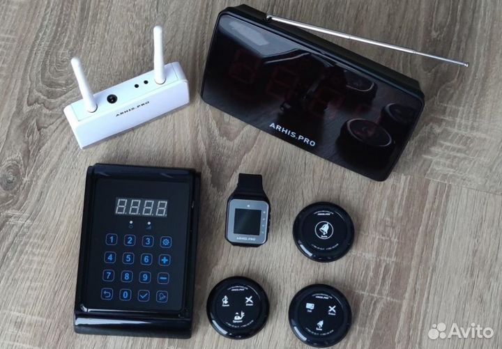 Браслет официанта и кнопка вызова персонала