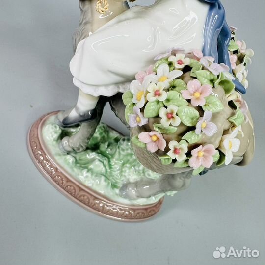 Статуэтка Девочка на ослике Lladro