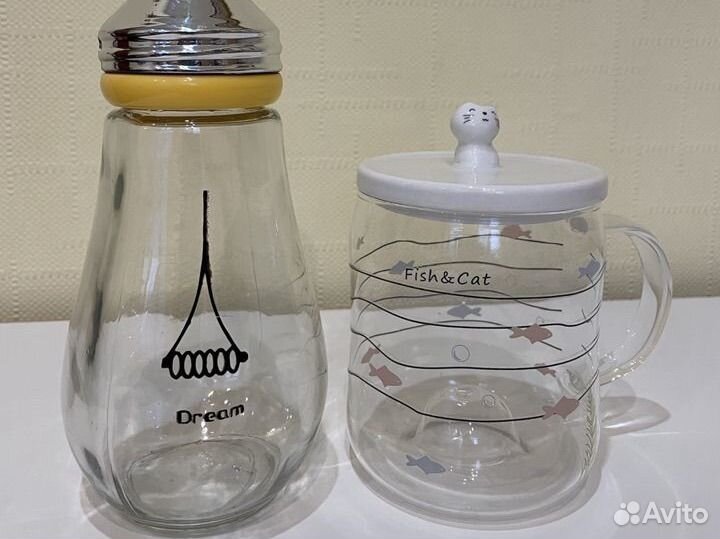 Стеклянная бутылка и чашка для заваривания