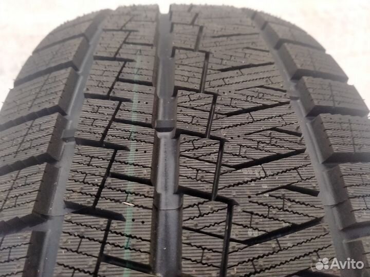 Habilead SnowShoes AW33 235/60 R18 107T