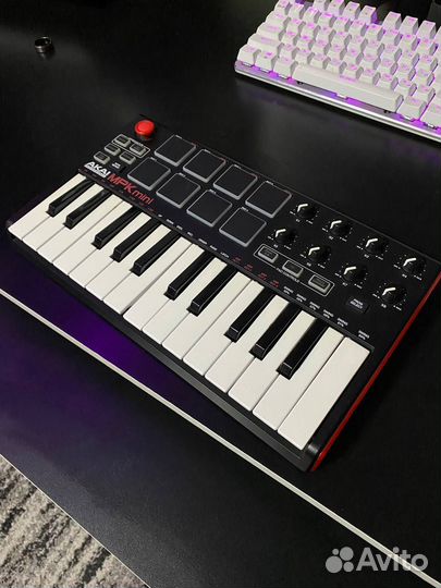 Продам akai MPK mini