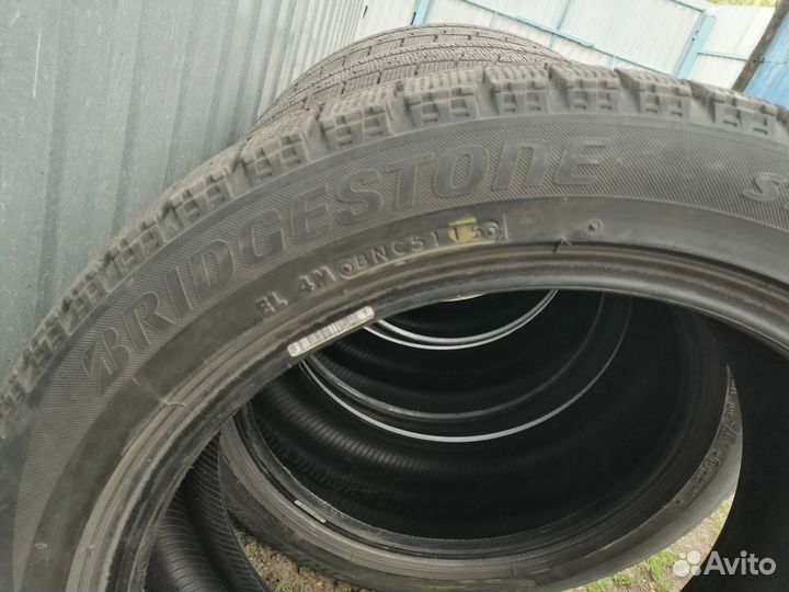 Bridgestone Blizzak Ice 215/50 R17