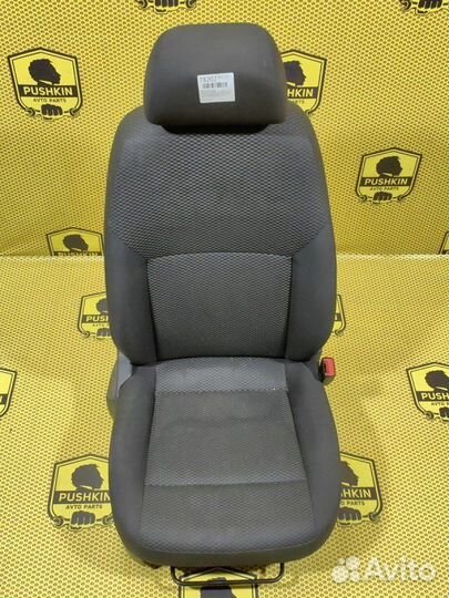 Сиденье переднее правое Volkswagen Polo