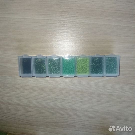 Бисер зелёный
