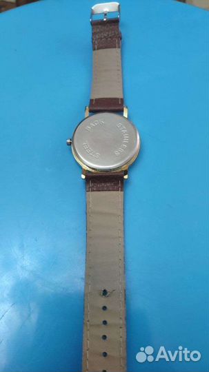 Часы б/у на батарейках коричневые со стразом