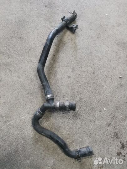 Патрубок системы охлаждения Ford Focus 3 хэтчбек