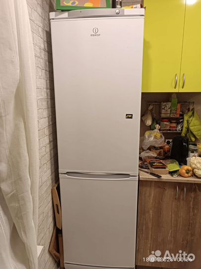 Холодильник indesit на запчасти