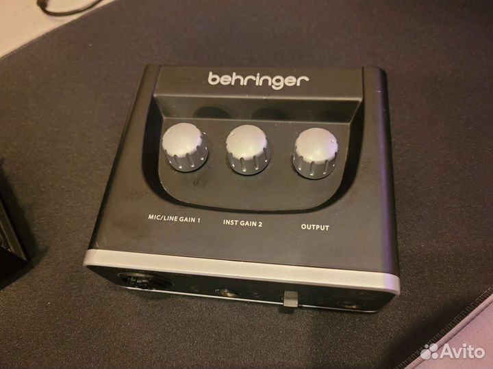 Звуковая карта behringer um2 и фантомное питание