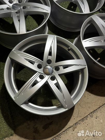 Литые диски R18 Geely Coolray