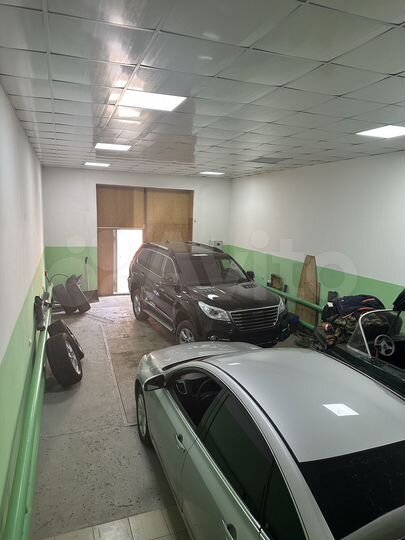 Гараж, > 30 м²