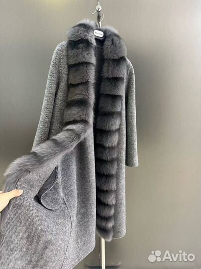 Пальто Max Mara с натуральным мехом лисы
