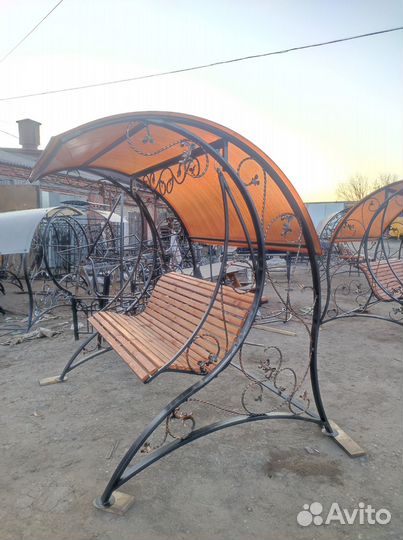 Качеля с крышей