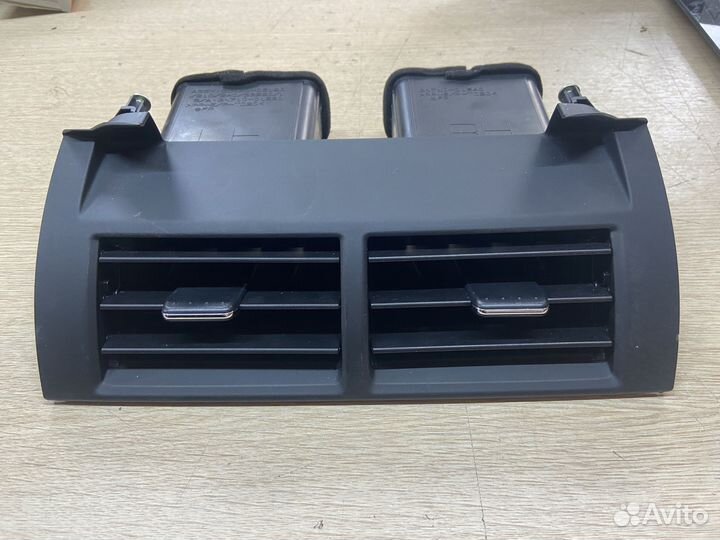 Дефлектор воздушный центральный Toyota Camry 50