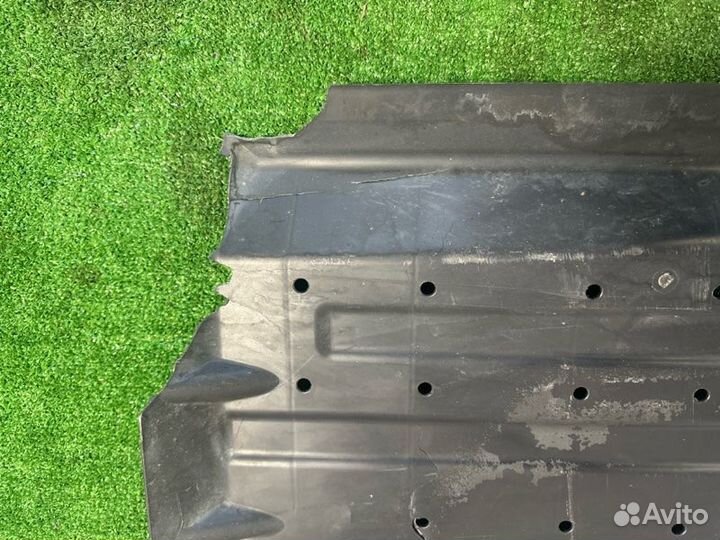 Защита днища кузова задняя правая Hyundai Ix35 2.0