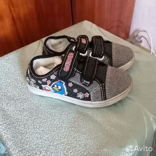 Кроссовки детские